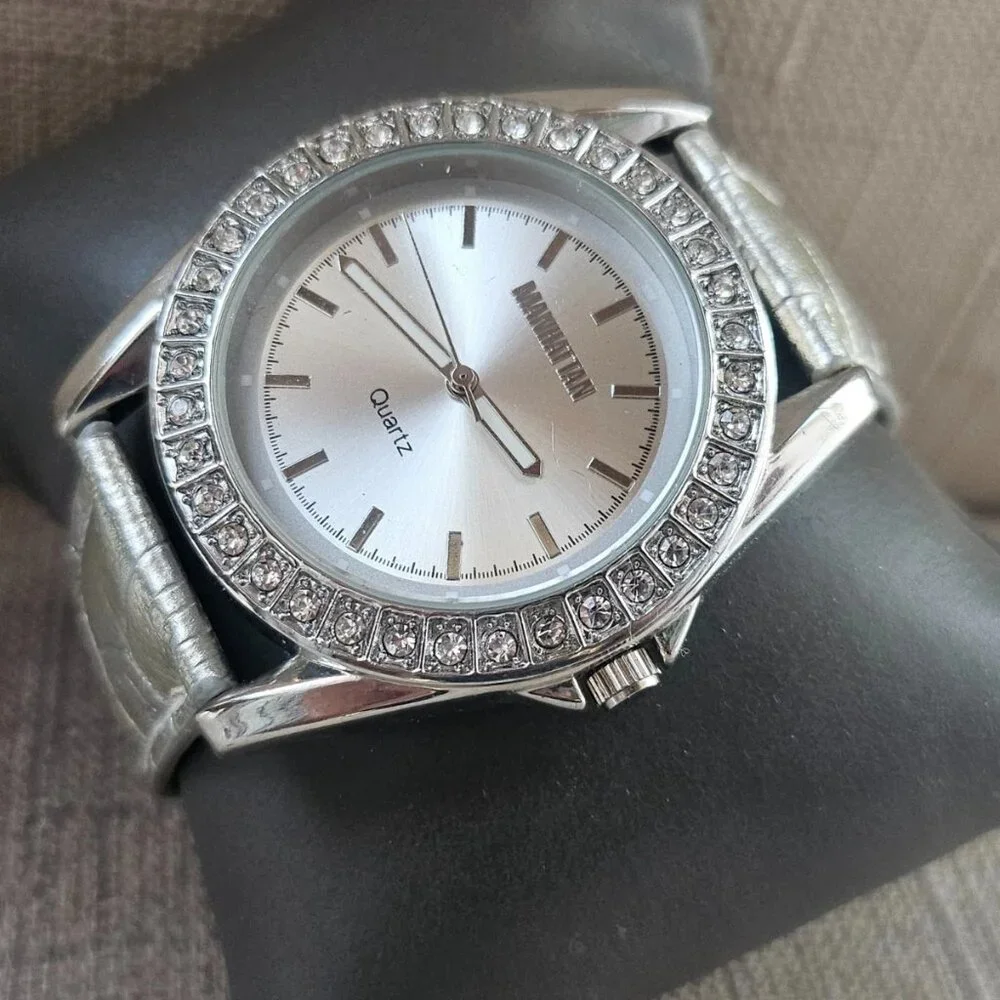 Croton Women Wristwatch Silver Leathe Strap Crystals Accent Bezel Wrist Watch - Picture 3 of 12